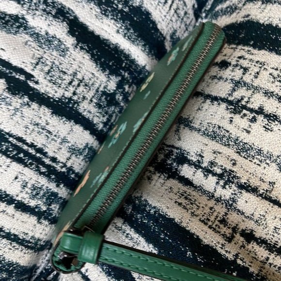 Coach Mystical Floral Corner Zip Wristlet Green Multi - Picture 7 of 13